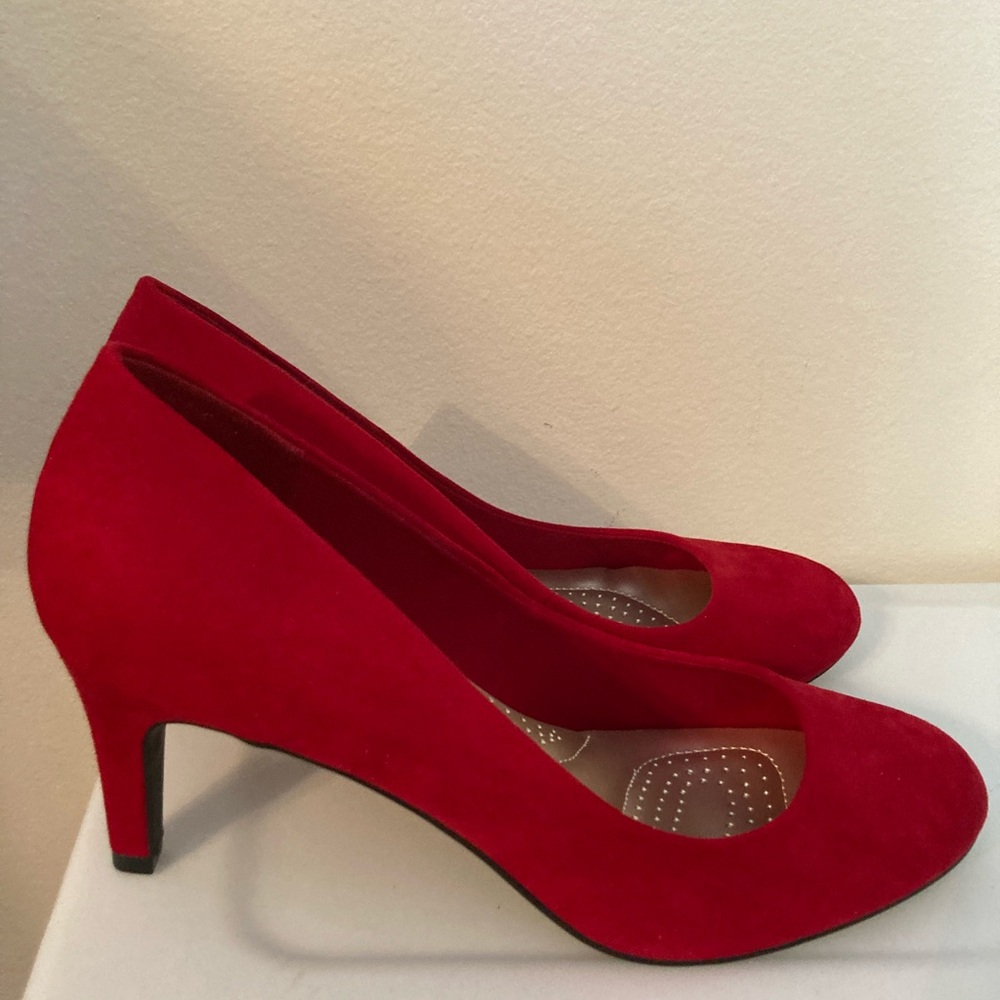 Lightly used red suede Dexflex Comfort heels